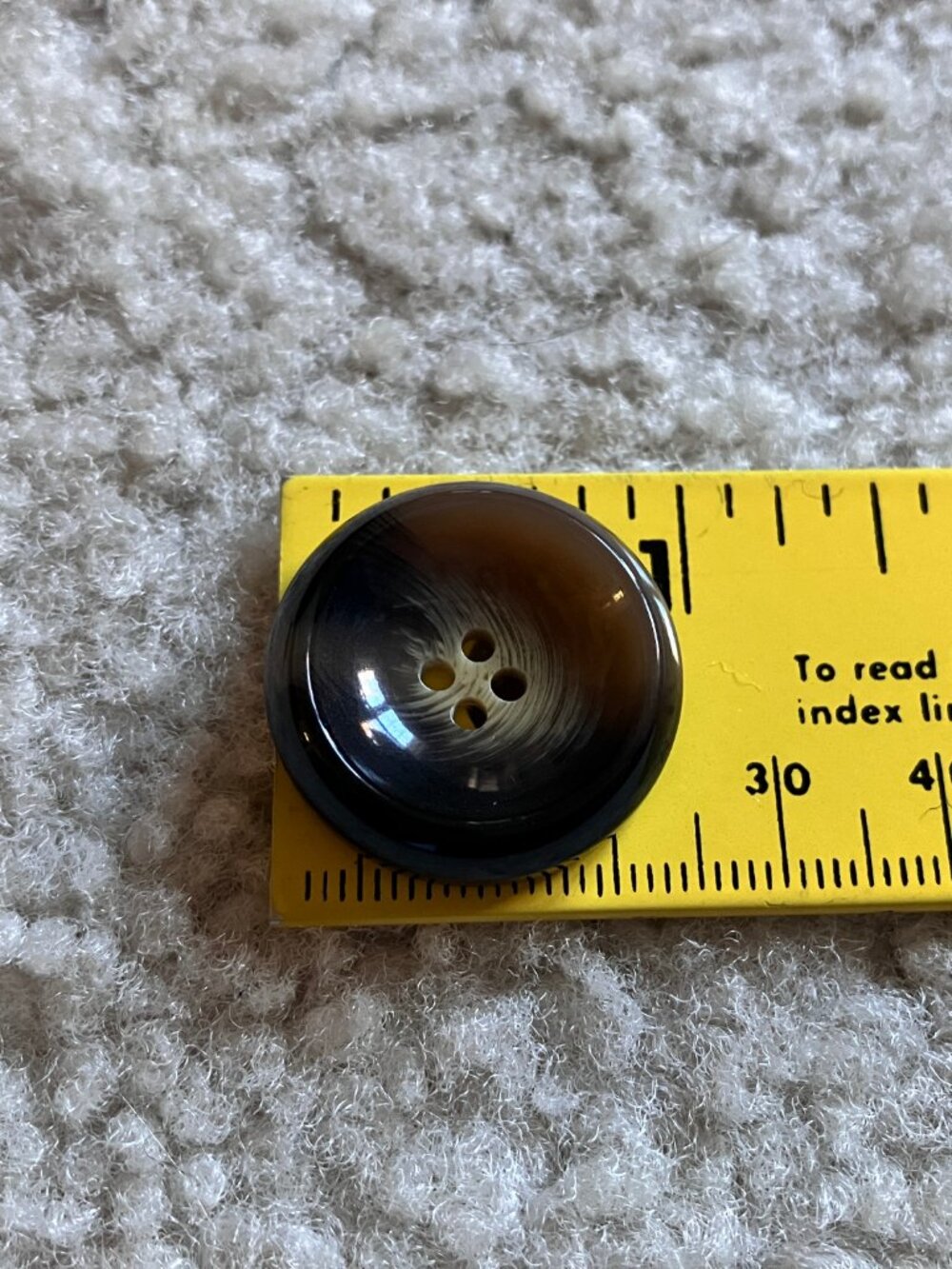 Set of 20 round faux-horn plastic concave bowl buttons - Picture 6 of 7